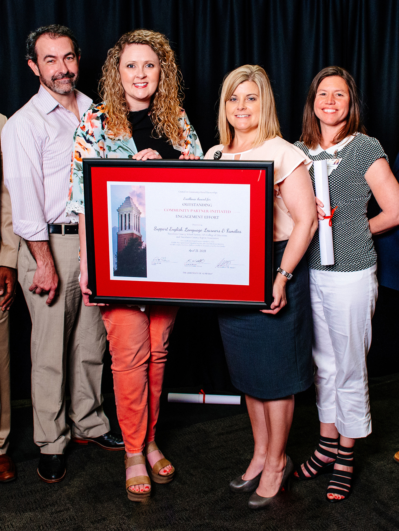 The Community-Building and Sustainability Program Team of Tuscaloosa County School Systemaccepts the Excellence Award for Outstanding Community Partner-Initiated Engagement Effort for “Support English Language Learners and Families.”