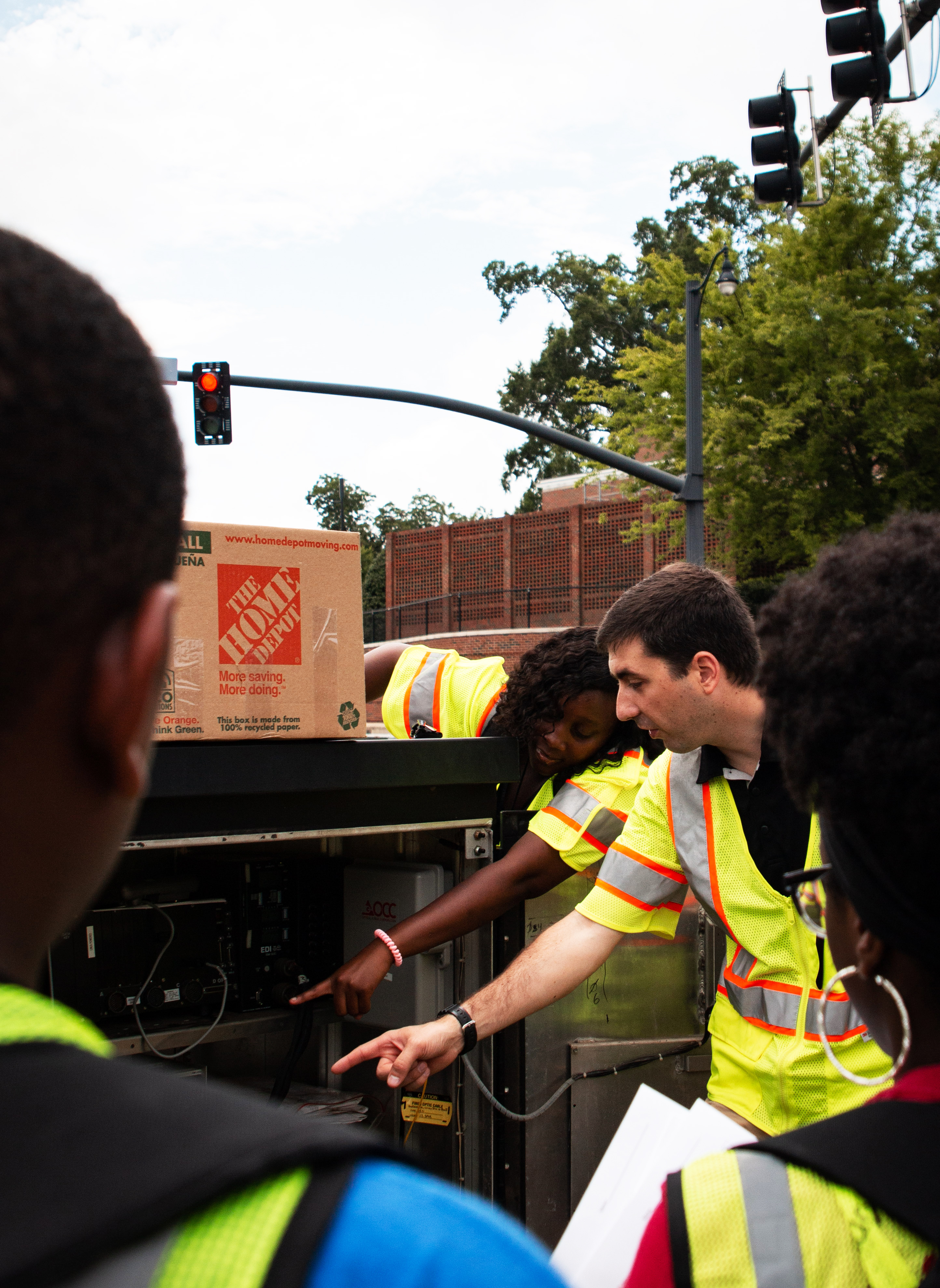 Engineering faculty member Dr. Alexander Hainen shows STEM camp students how traffic signals work.